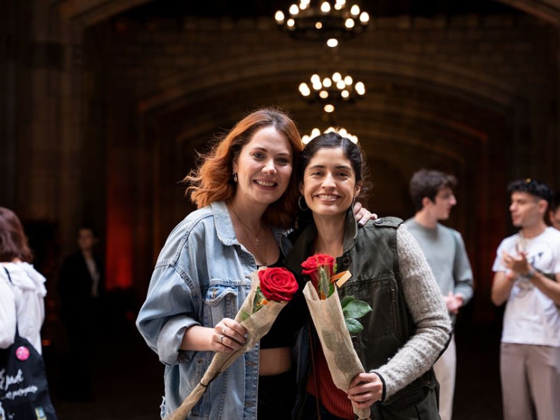El comercio se prepara para llenar la ciudad de libros y rosas por Sant Jordi