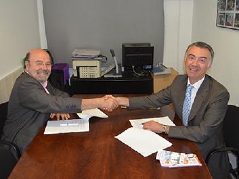 Eix Comercial SANT MARTÍ i el BBVA firman un convenio de colaboración. (2)