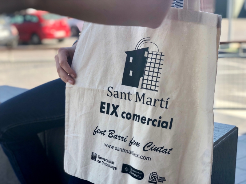 Si compras en el Eix comercial de Sant Martí, puedes obtener tu bolsa eco 