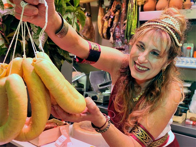 Botifarra d’ou, coca de llardons i truita: la rica gastronomia carnavalesca