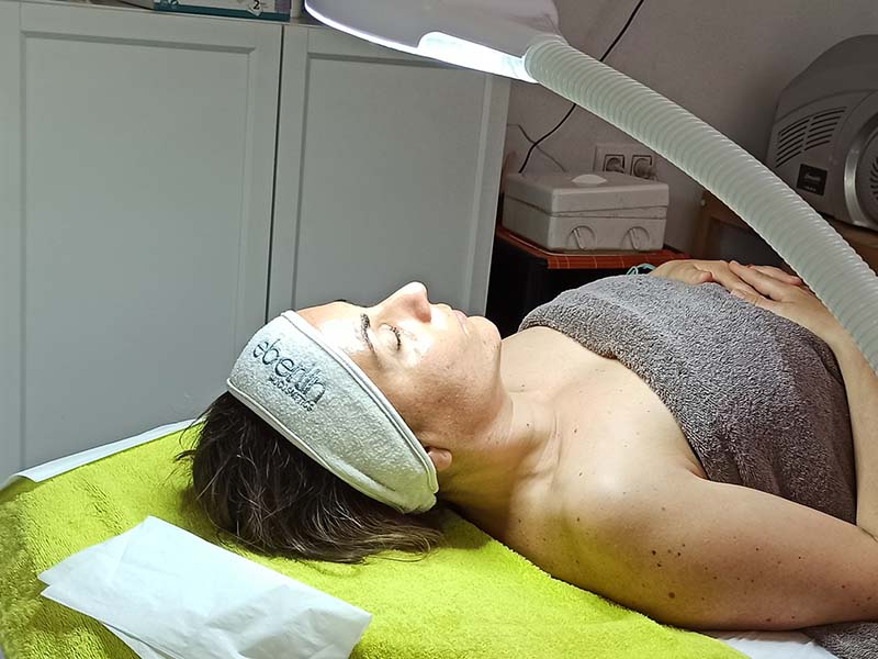 Regal depilació facial i sessió de pressoteràpia en realitzar tractament facial Gold